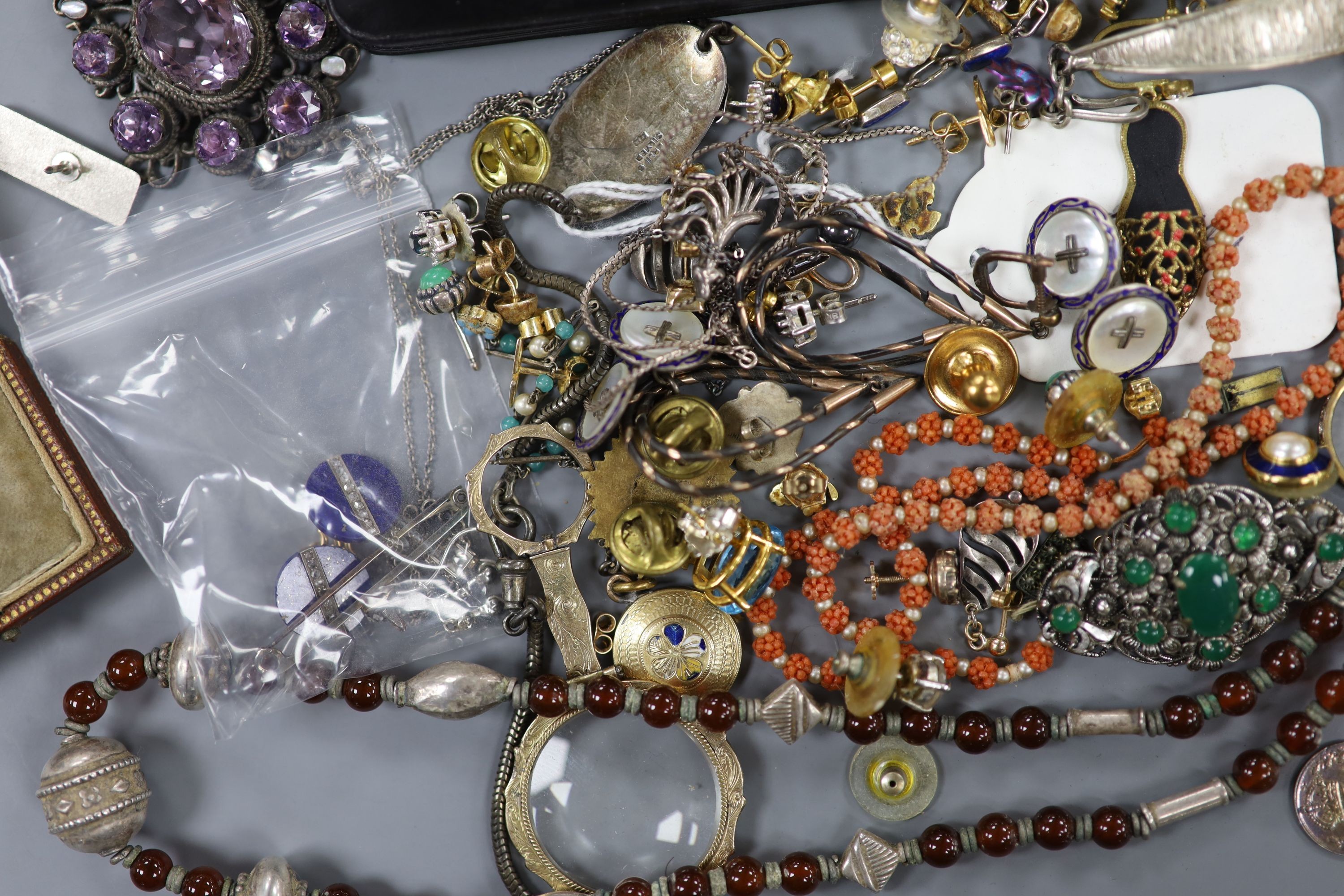 A mixed group of Victorian and later jewellery etc. including a white metal and diamond line pendant(a.f.), a lapis lazuli and diamond chip set cufflink, a small pair of two stone diamond earrings and a diamond set fox h